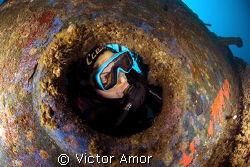 Into the globe by Victor Amor 